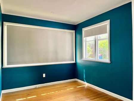 Beautiful 3 Bedroom House in Kelston - Photo 5
