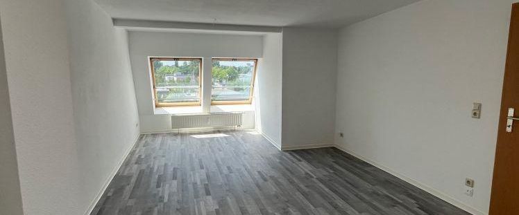 3-Zi.-DG-Whg. mit Wanne UND Duche, PKW-Stellplatz möglich - Photo 1