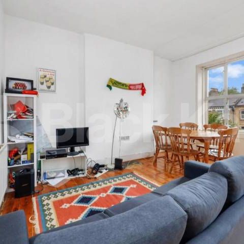 Stylish 3 Bed Apartment with Private Outdoor Space in Tufnell Park - Photo 1