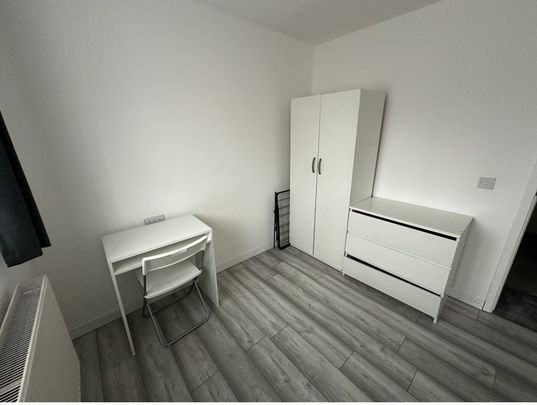 Room in a Shared House, Priory Street, E3 - Photo 1