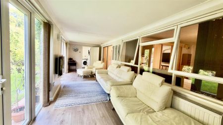 5 bedroom detached house to rent - Photo 3
