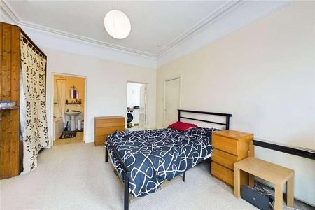 London Road, Newbury, Berkshire, RG14 - Photo 2