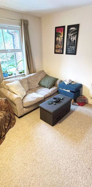 Poplar Close, Bracknell Poplar Close, Bracknell - Photo 1