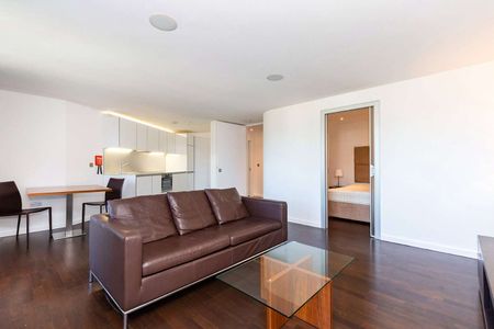 Islington Green, London, N1 2XN - Photo 2