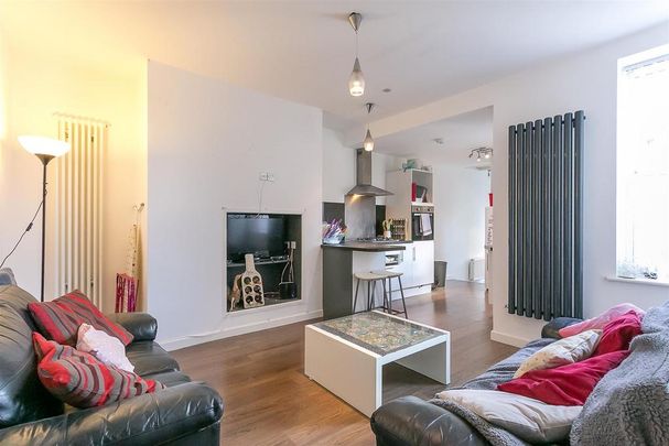 3 bedroom flat to rent - Photo 1