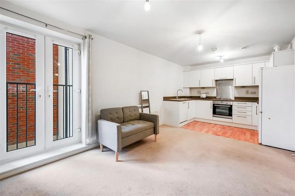 2 bedroom flat to rent - Photo 1