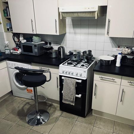 2 bedroom house share to rent - Photo 3