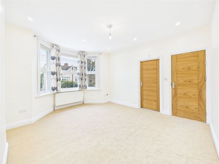 St Leonards Road, East Sheen, Richmond Upon Thames, SW14 - Photo 4