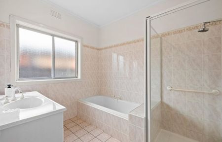 Three Bedroom Family Home - Walk to The Chase Shopping Center - Photo 5