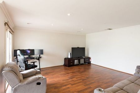 Three Bedroom Home with Central Heating and Cooling - Photo 3