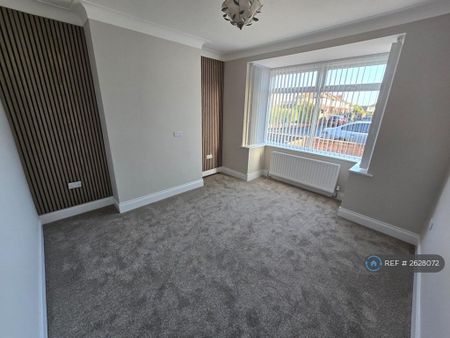 3 bedroom semi-detached house to rent - Photo 3