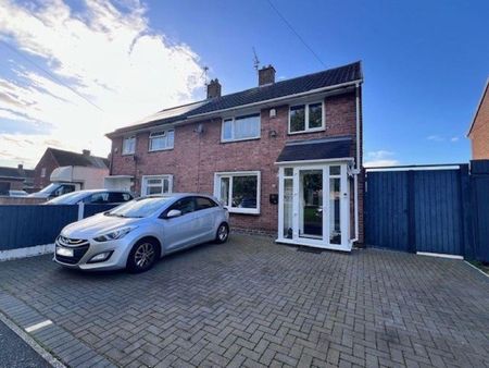 3 bedroom semi-detached house to rent - Photo 5
