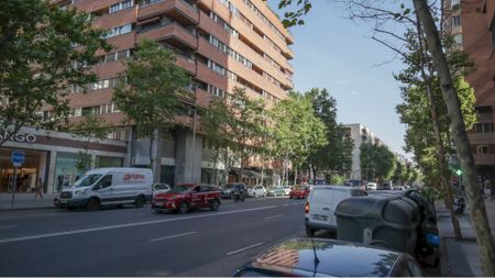 Gorgeous room with a private terrace in Madrid. - Photo 3