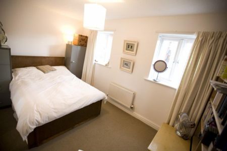 3 bedroom semi-detached house to rent - Photo 2