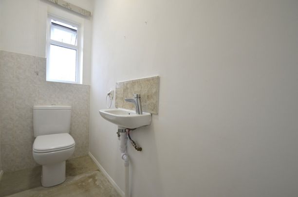 5 bedroom Semi-detached house to rent - Photo 1