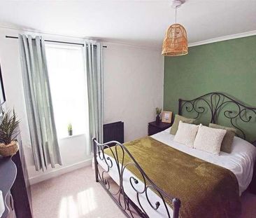 Lower Rainham Road, Rainham, ME8 - Photo 1