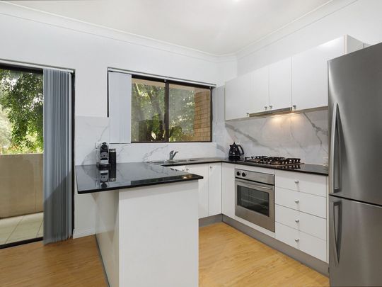 Stylish Apartment Offering Comfort & Convenience - Photo 1