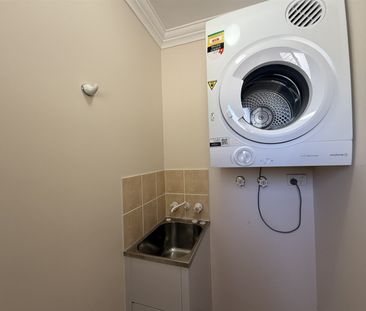 2 BEDROOM TOWNHOUSE IN CENTRAL LOCATION + TRANQUIL COURTYARD - Photo 1