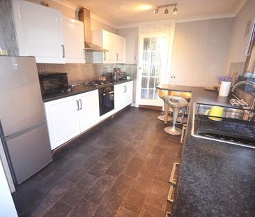 3 bedroom terraced house to rent - Photo 2