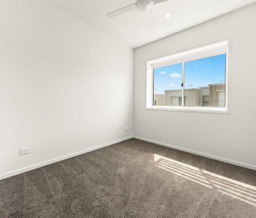Vacant & Ready NOW! - Photo 5