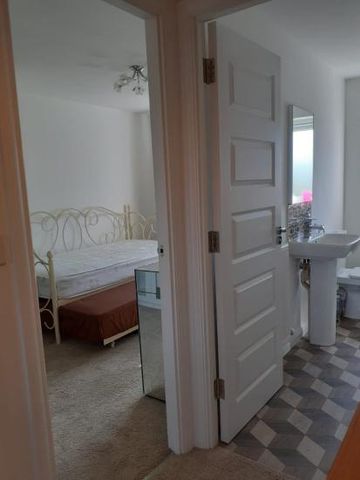 Modern Double Room, Easy Parking and Own Bathroom - Photo 3