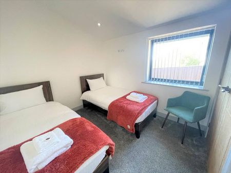 4 bedroom detached house to rent - Photo 3