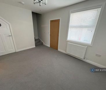 3 bedroom end of terrace house to rent - Photo 2