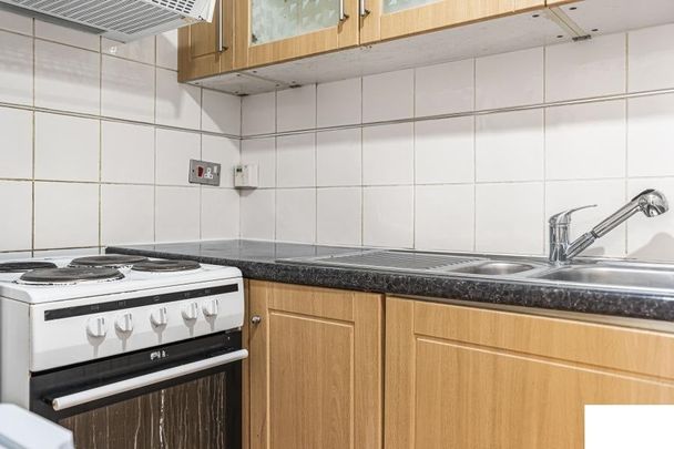 1 Bed Flat, Effingham Road, N8 - Photo 1