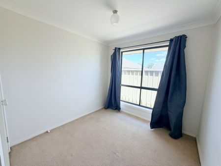 Stylish and Spacious Villa - Photo 3