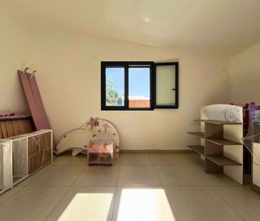 Location Maison 3 pièces 66m² LA RIVIERE 97421 - Photo 1