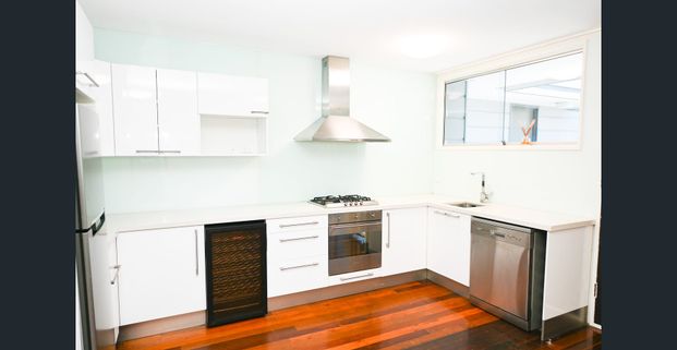 Fully Air conditioned Unit in Blue Ribbon Suburb - Photo 1