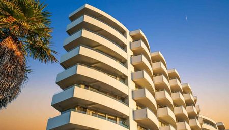 The Mirage - Furnished 1 Bedroom - Photo 4