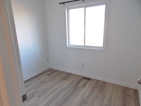 For Lease - 136 Inverkip Avenue, Hunt Club - South Keys and Area, Ontario - Photo 4