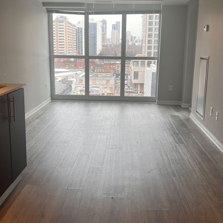 For Lease - 400 Adelaide Street Unit# 1118, Toronto, Ontario - Photo 1