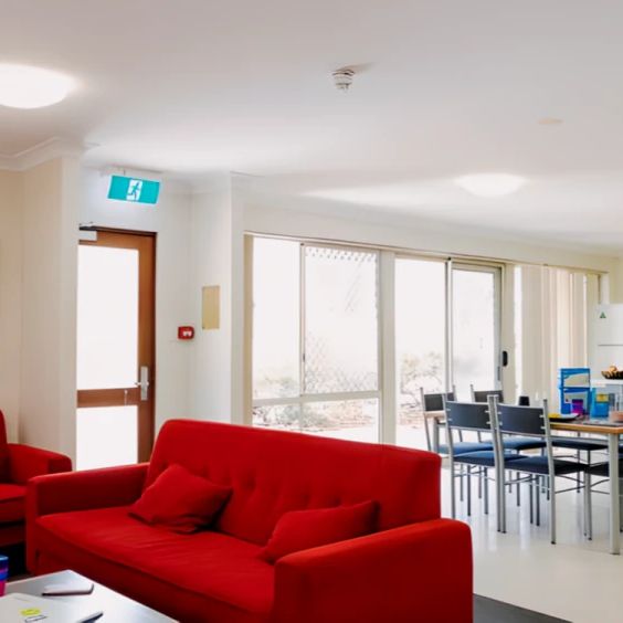 don watts house : 8 Bedroom Apartment - Photo 1