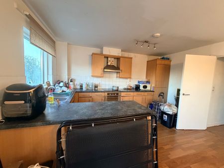 Room in a Shared Flat, Prince Regent Road, TW3 - Photo 4
