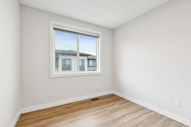 Livingston Townhomes — 3 bedroom, 2,5 bathroom and DOUBLE garage - Photo 1