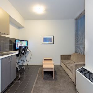 Melbourne | Student Living on Lonsdale | 2 Bedroom Apartment – Small Low Level - Photo 2