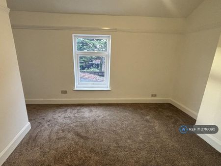 2 bedroom end of terrace house to rent - Photo 2