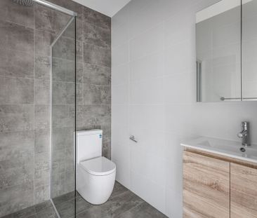 THREE BEDROOM TOWNHOUSE - Photo 4