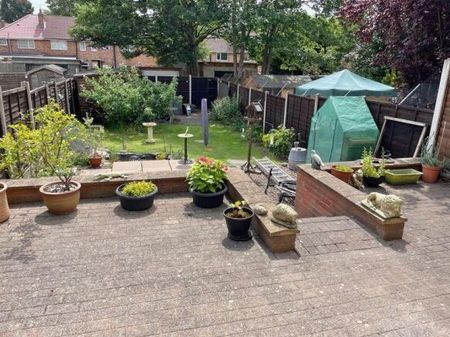 2 bedroom semi-detached house to rent - Photo 2