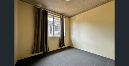 Beautiful natural light 2 Bedroom Unit in the heart of Harris Park - Photo 2