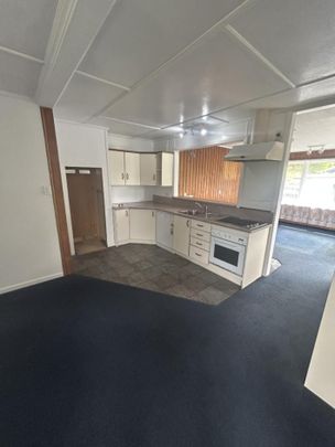 Great Family Home in Stoke - Photo 1