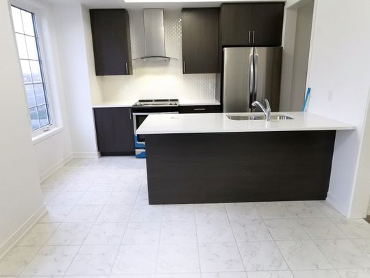 For Lease - 167 Harding Park Street, Newmarket, Ontario - Photo 1