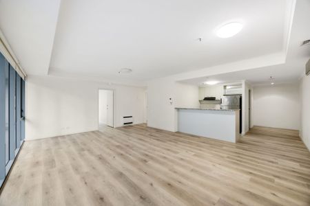 OVERSIZED 3 BEDROOM IN LUXURY LOCATION! - Photo 3