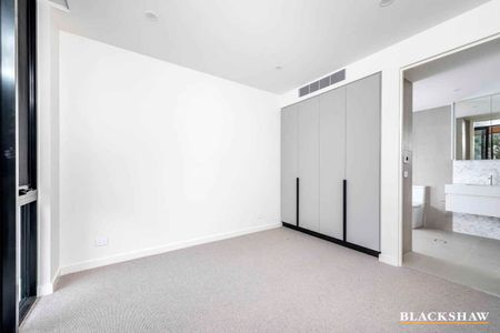 Ground floor apartment in sought after location - Photo 4