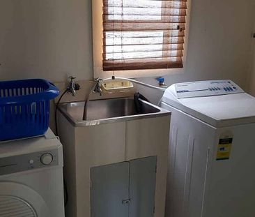 Renovated Charming 2BR Home with heat pump - Photo 2