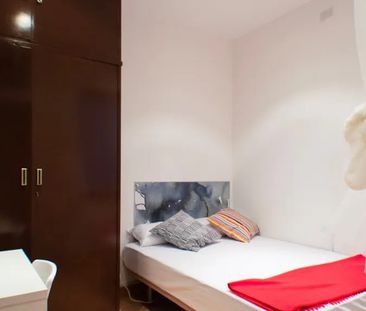 Carrer del Comte Borrell, Barcelona, Catalonia 08015 - Photo 2