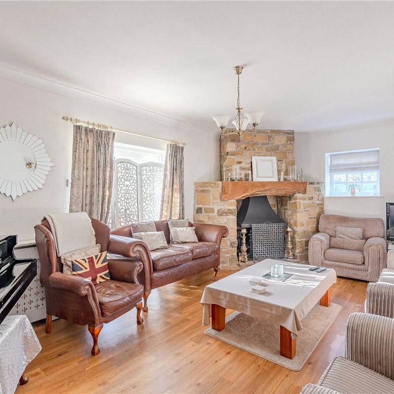 Charming five bedroom characteristic property in the beautiful and historic North Yorkshire village of Cawood with stunning countryside and river views - Photo 1