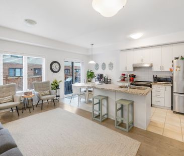 For Lease - 376 Wheat Boom Drive, Oakville, Ontario - Photo 3